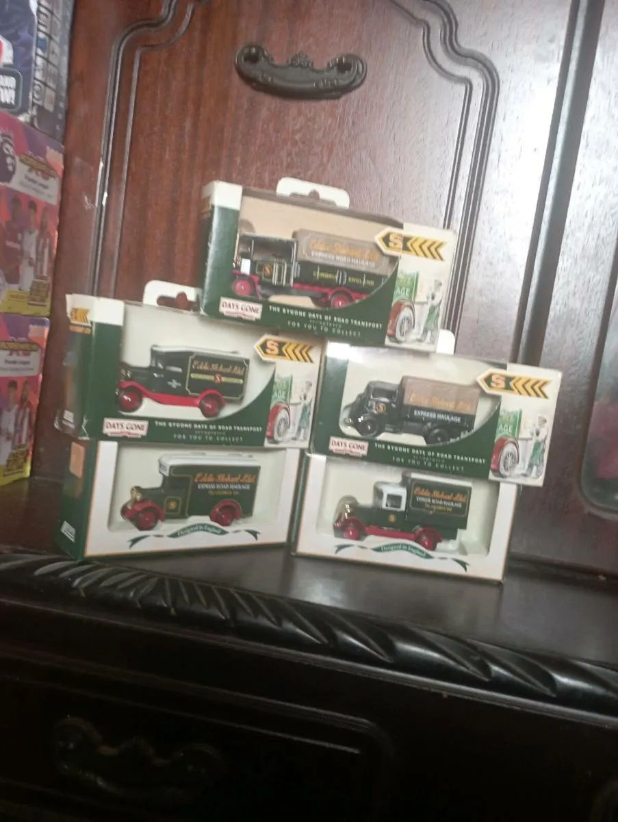EDDIE STOBART DELIVERY TRUCKS 🚚 DIE -CAST MODLES. - Image 1