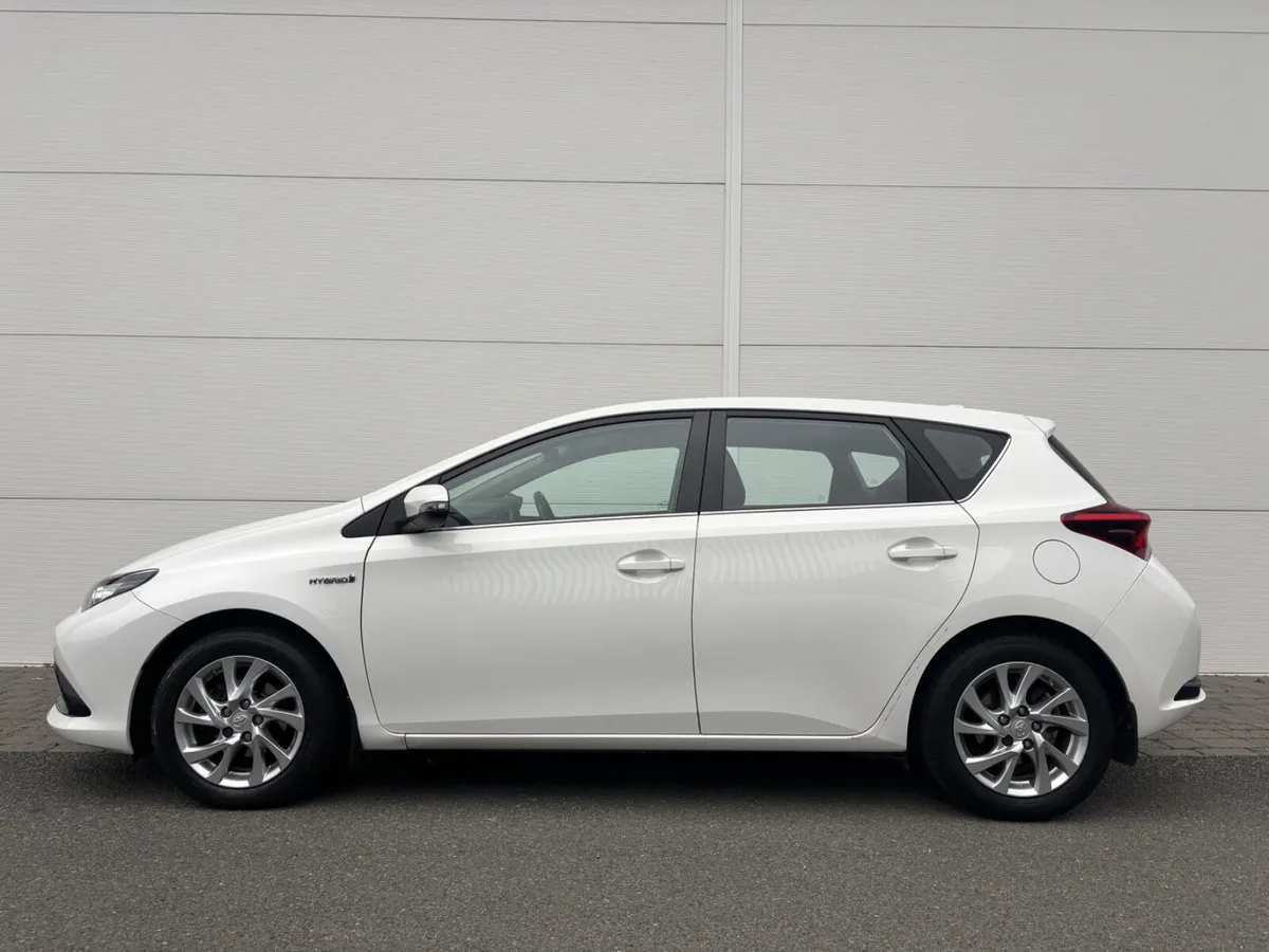 2016 TOYOTA AURIS HYBRID A/T NCT TAX LOW KM - Image 4