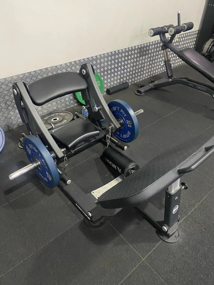 Hip thrust machine - Image 1