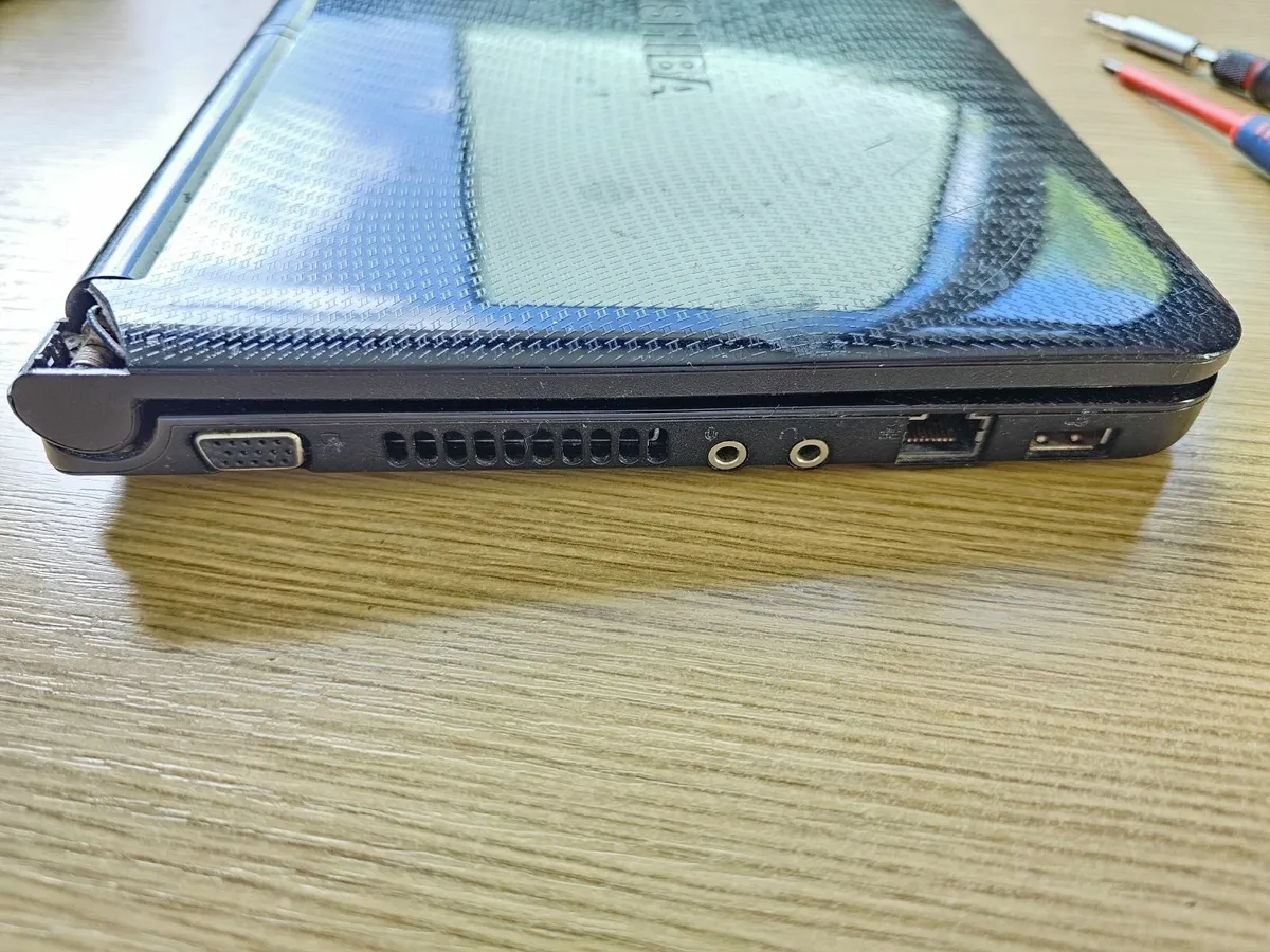 Laptop Toshiba NB250 Netbook Spares or repair - Image 2