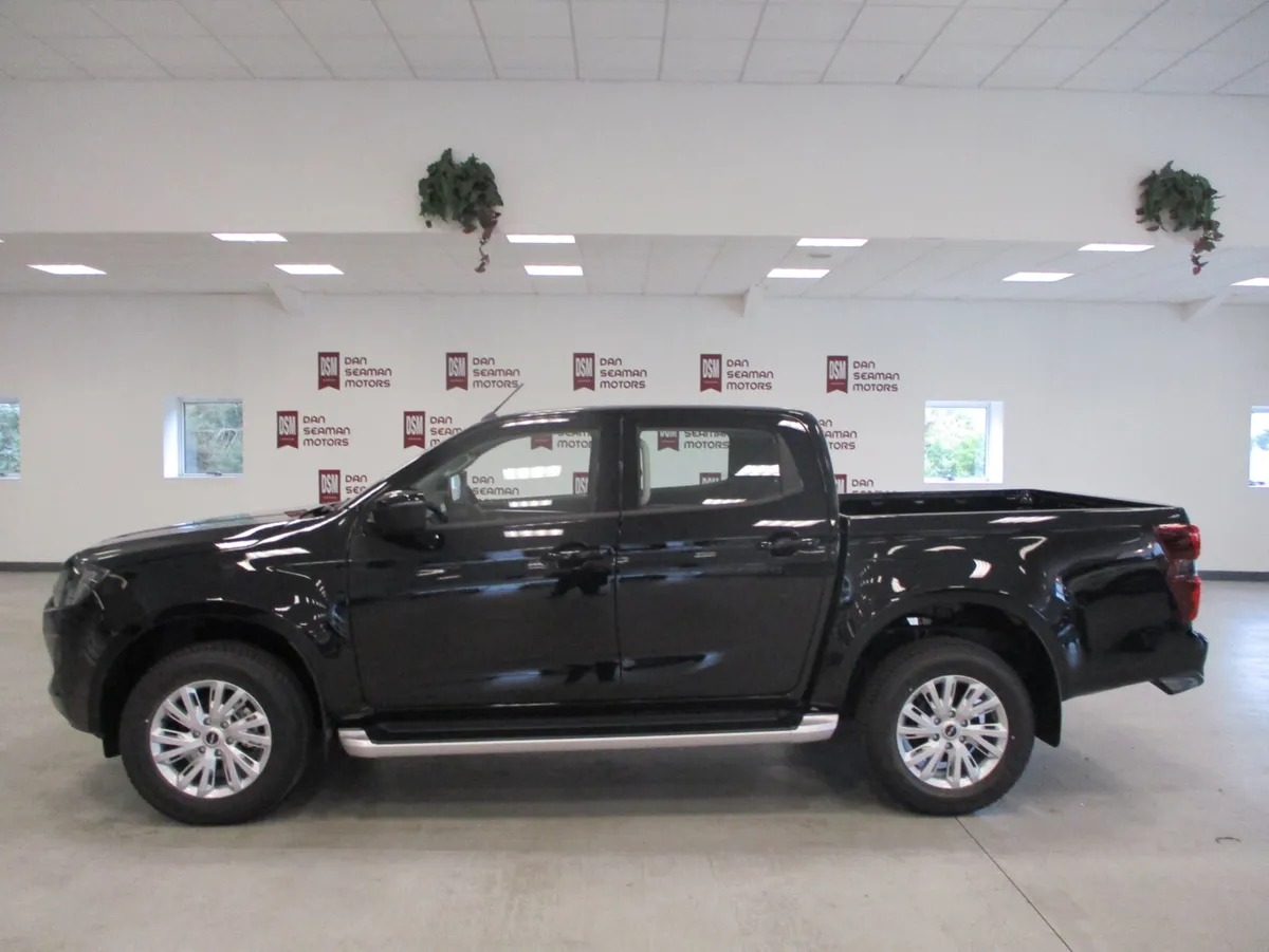 2025 ISUZU D-MAX CREW CAB L 4X4 - Image 1