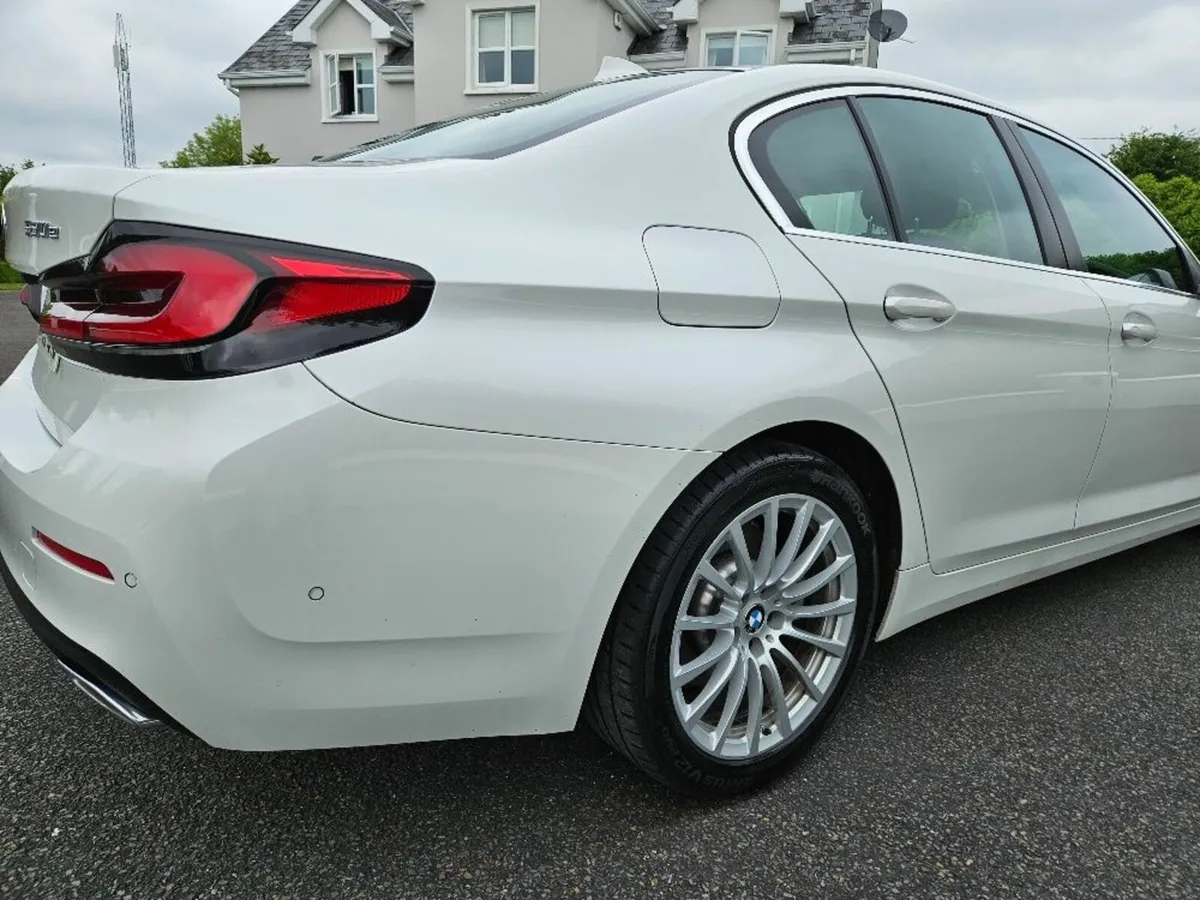 BMW 5-Series 2021 - Image 2