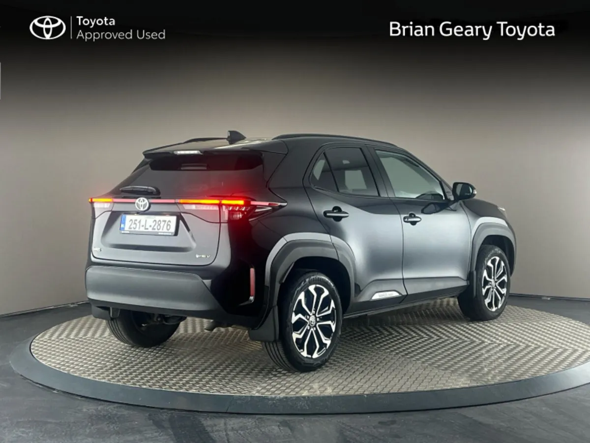 Toyota Yaris Cross HYBRID LUNA SPORT - Image 2