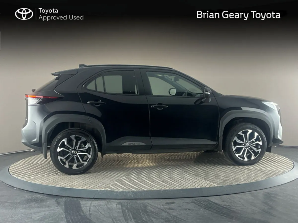 Toyota Yaris Cross HYBRID LUNA SPORT - Image 3