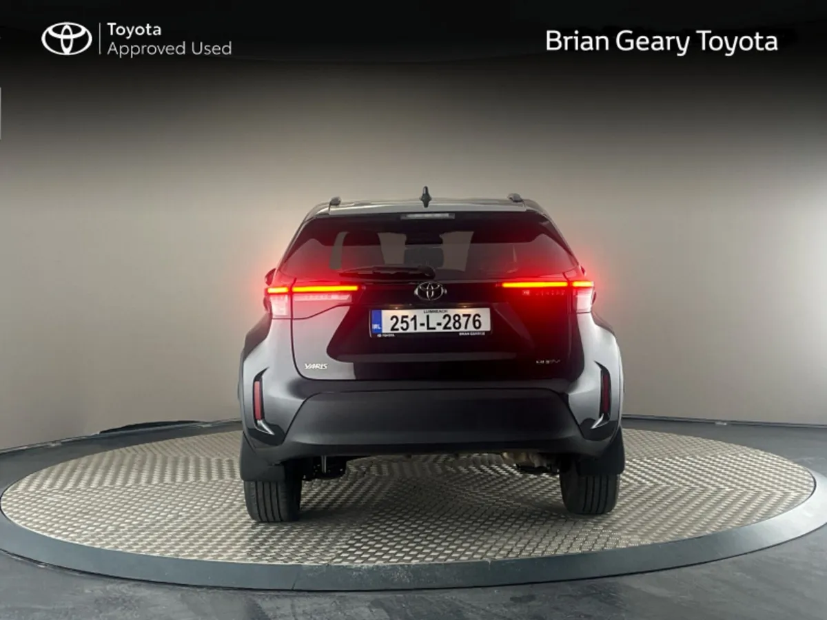 Toyota Yaris Cross HYBRID LUNA SPORT - Image 4