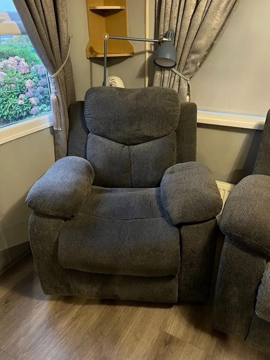 2 seater sofa and 2 armchairs - Image 1