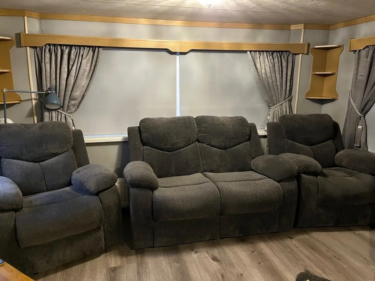 2 seater sofa and 2 armchairs - Image 3