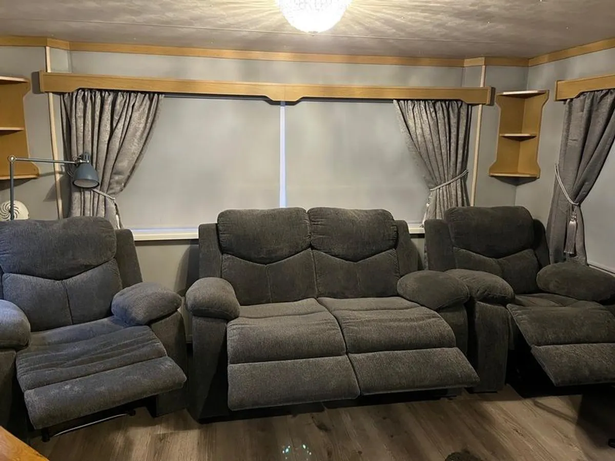 2 seater sofa and 2 armchairs - Image 4