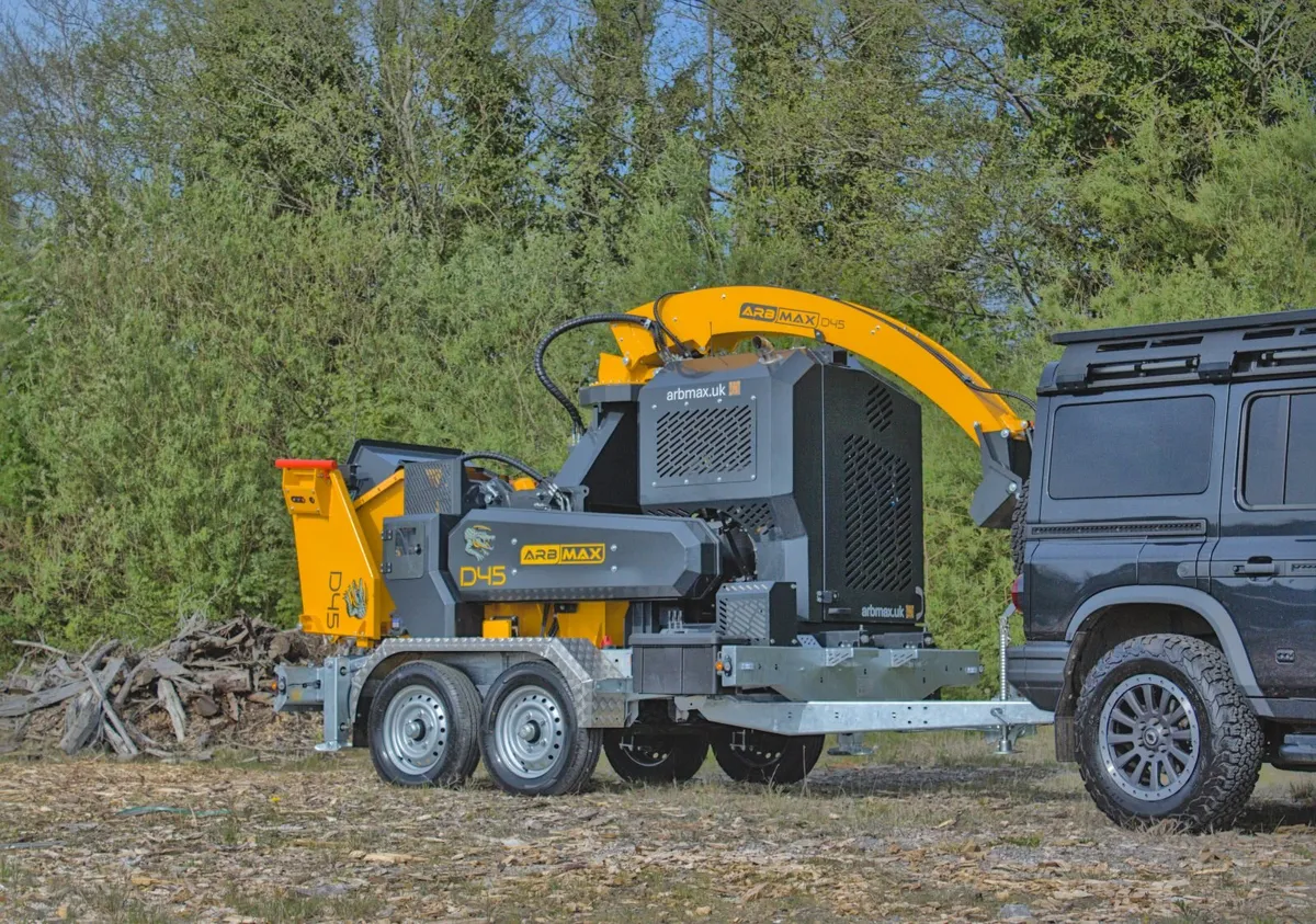 ARBMAX D45 18-Inch 134hp Wood Chipper - Image 3