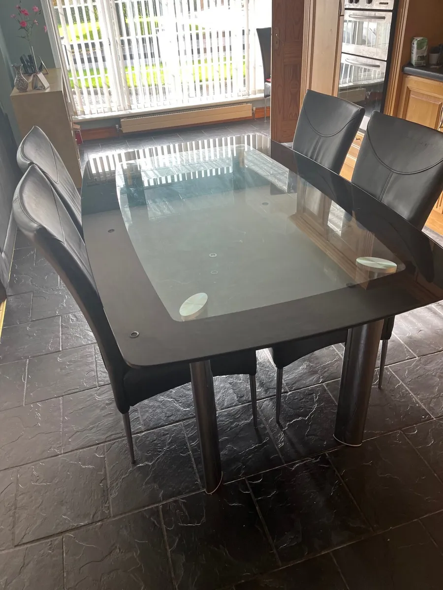 Dining table and chairs - Image 1