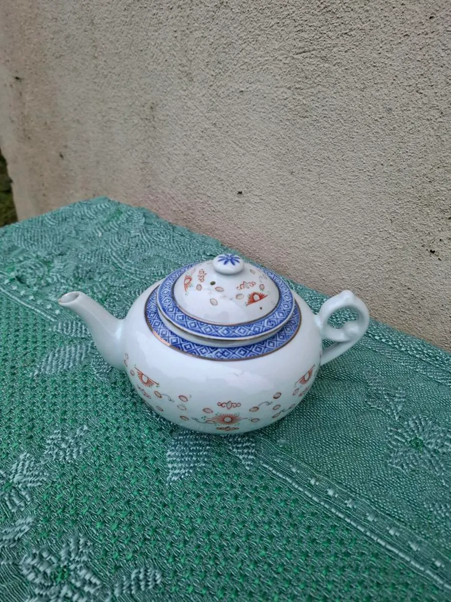 Asian china tea pot postage possible
