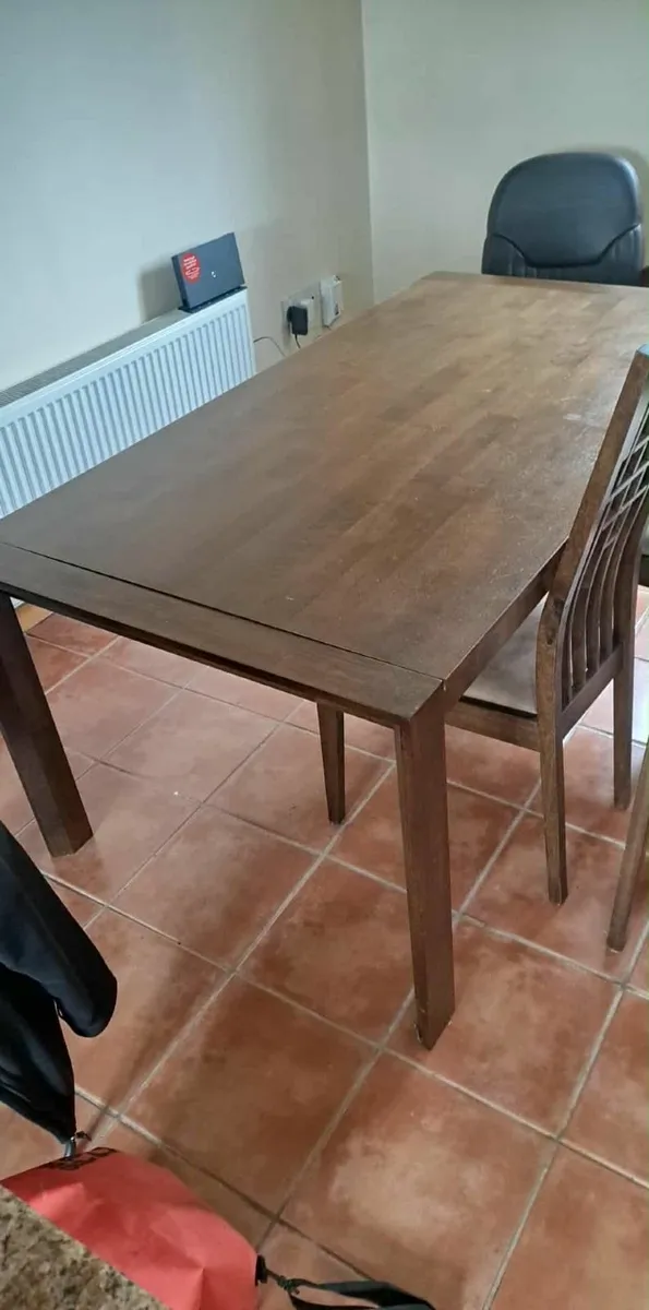 Table and 6 chairs. - Image 2