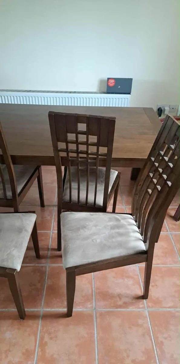 Table and 6 chairs. - Image 3