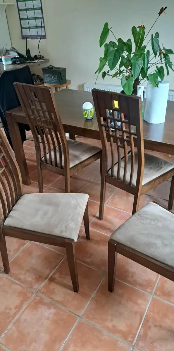Table and 6 chairs. - Image 4