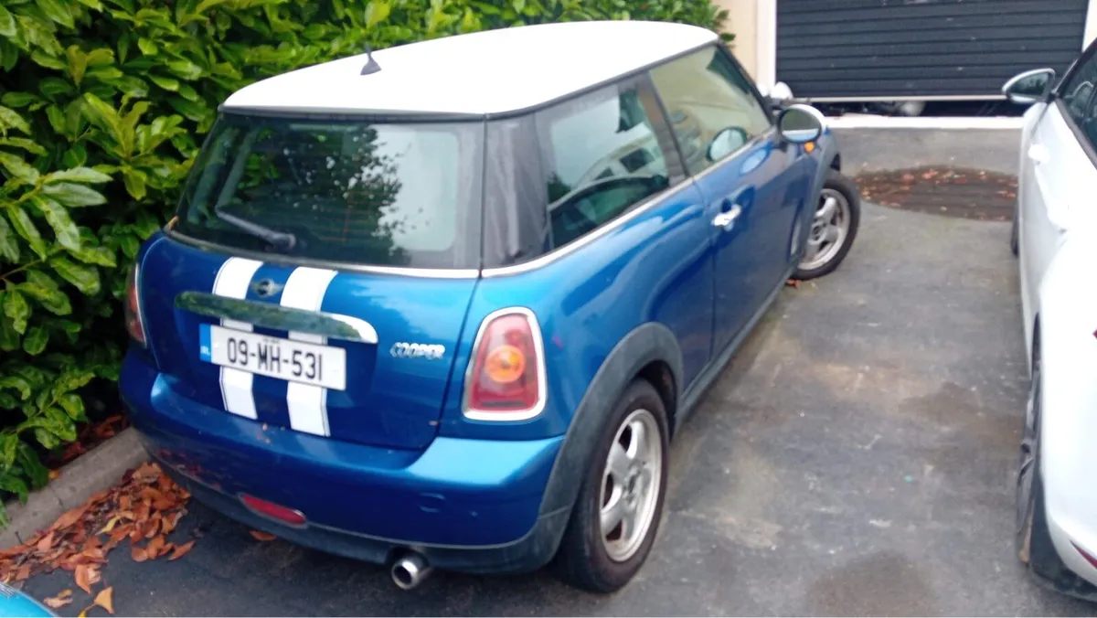 2 mini coopers (can be sold separately) - Image 3