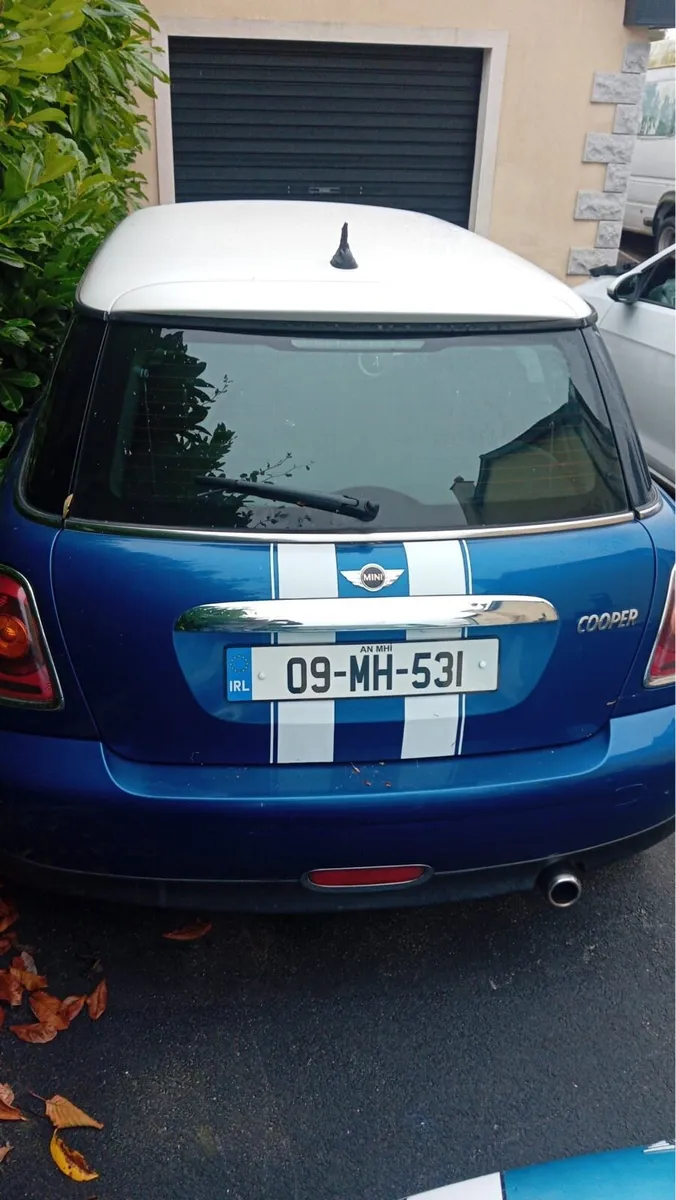 2 mini coopers (can be sold separately) - Image 4