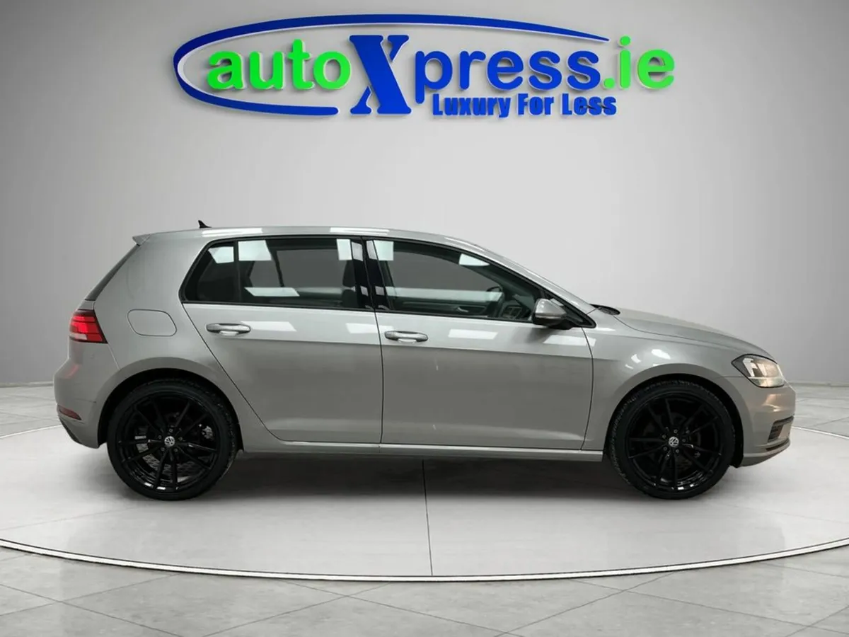 Volkswagen Golf 1.2 TSI Automatic, Reversing camer - Image 3