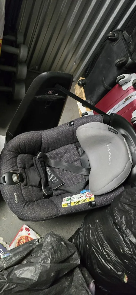 Maxi Cosi axis fix rotating car seat - Image 3