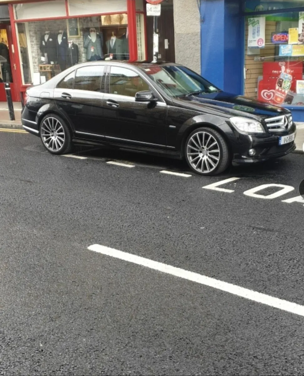 Mercedes-Benz C-Class 2011 - Image 2