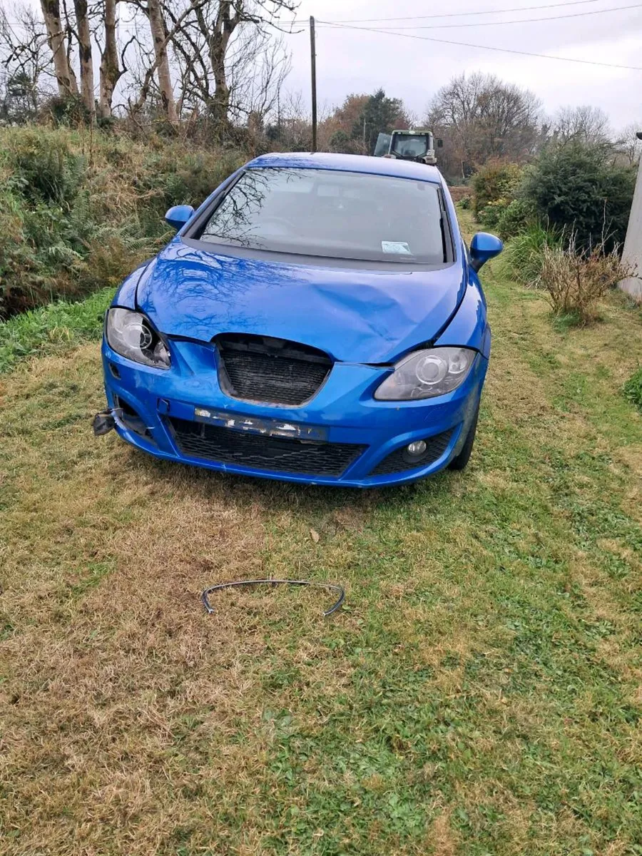 Seat Leon 1.6 TDI - Front Damaged - Image 1