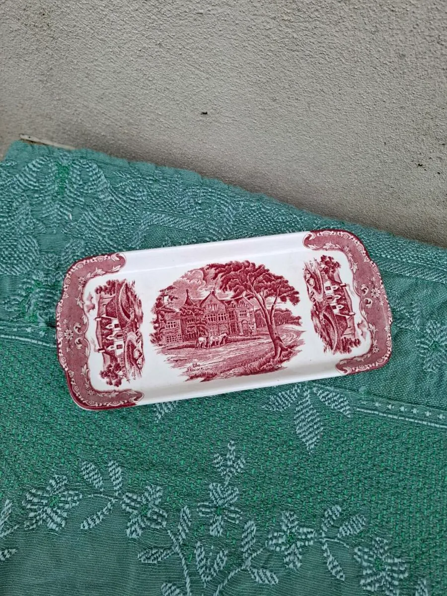 Red english cake service plate postage possible