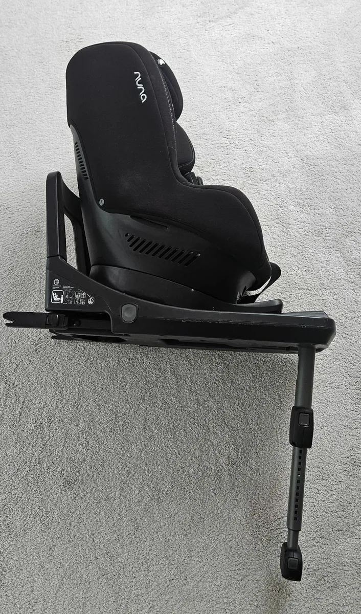 Nuna Car seat and 360° base - Image 4