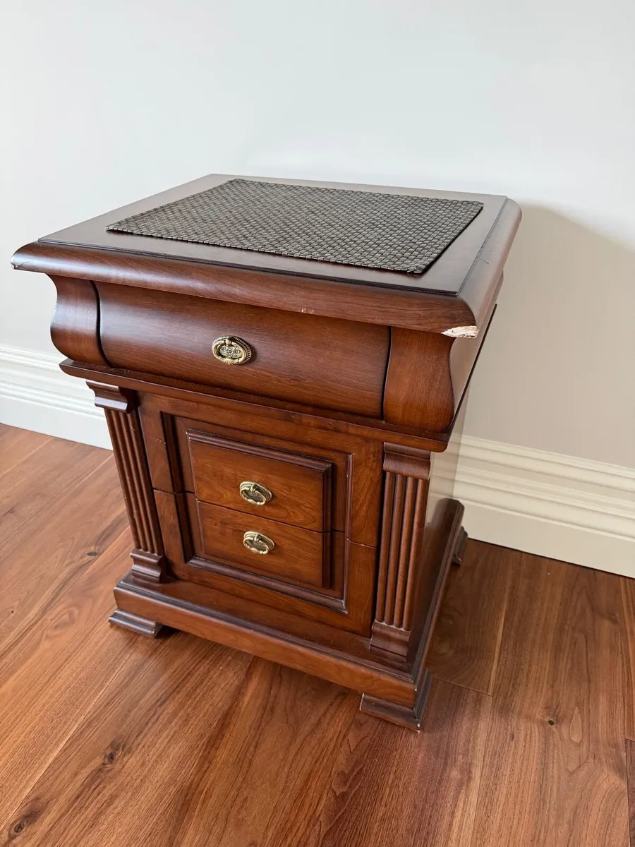 2 Wooden Bedside Lockers - Image 1