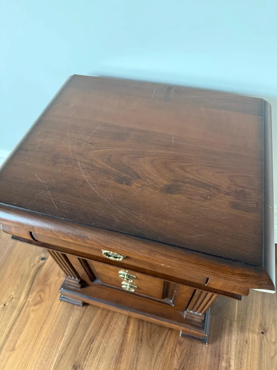 2 Wooden Bedside Lockers - Image 2