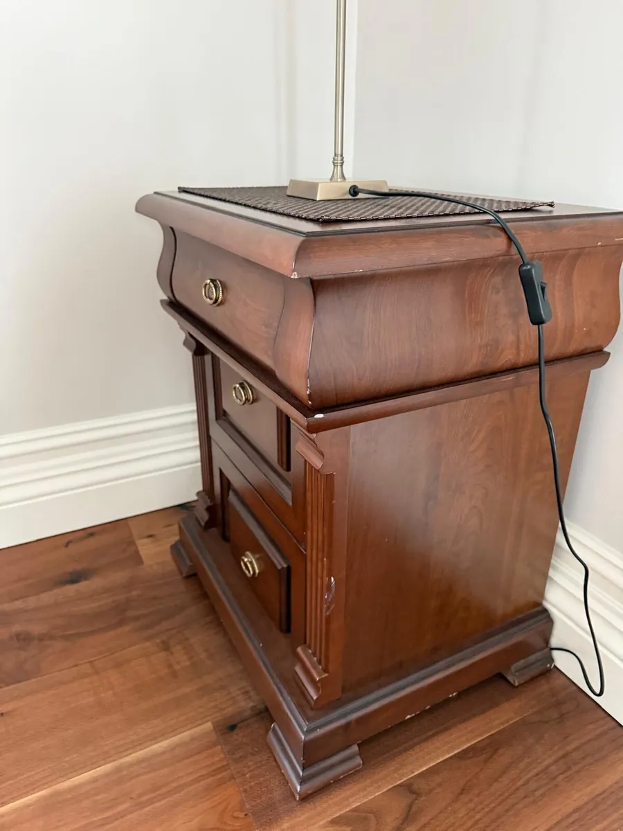 2 Wooden Bedside Lockers - Image 3
