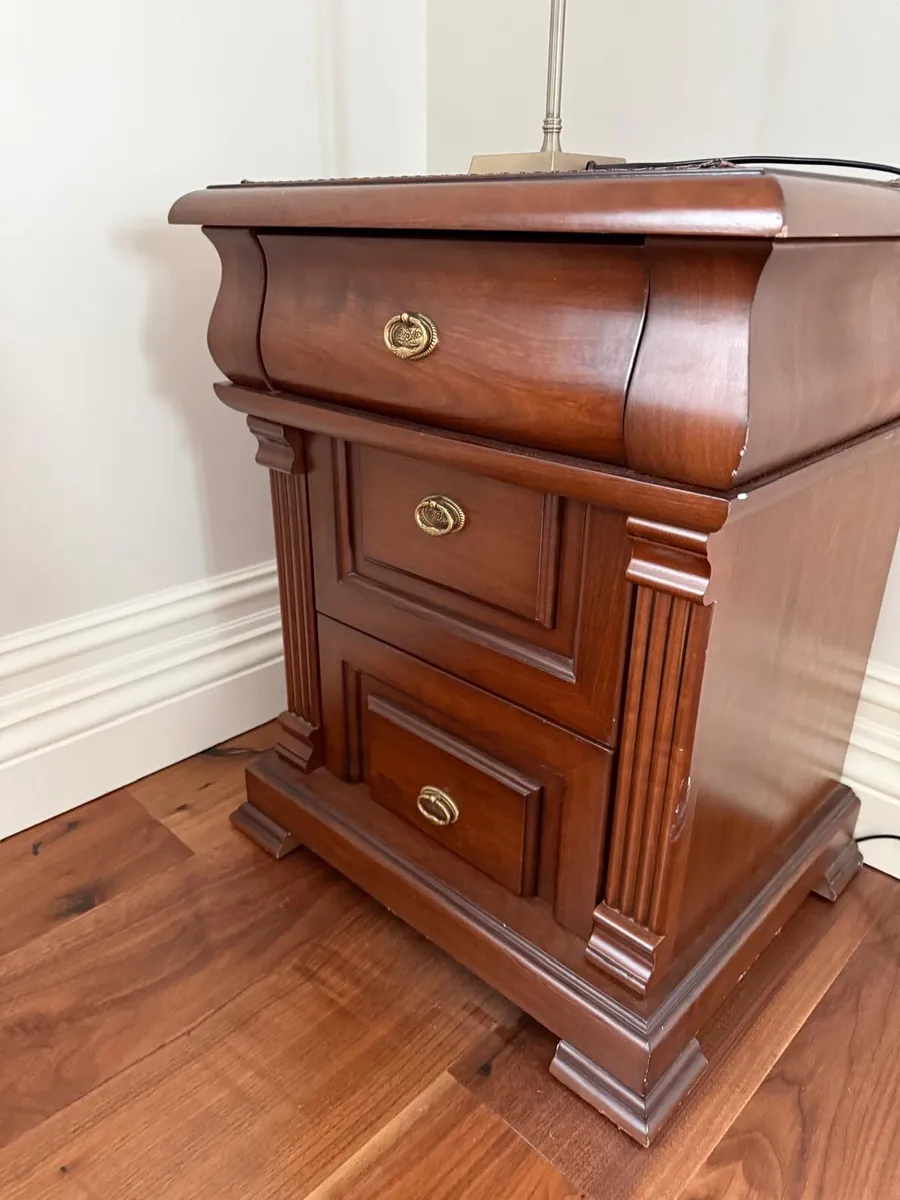 2 Wooden Bedside Lockers - Image 4