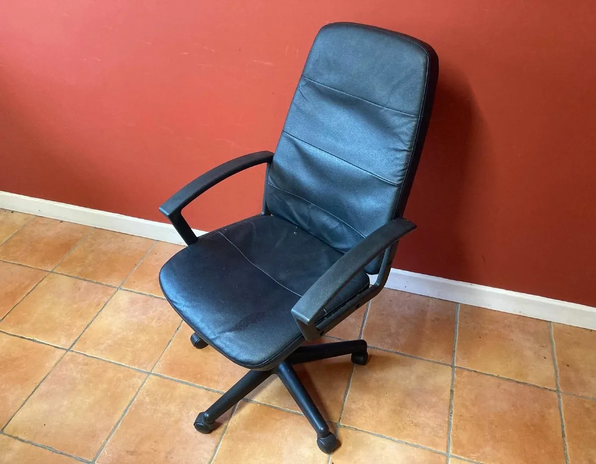 Black Office Chair – Comfy & Adjustable - Image 3