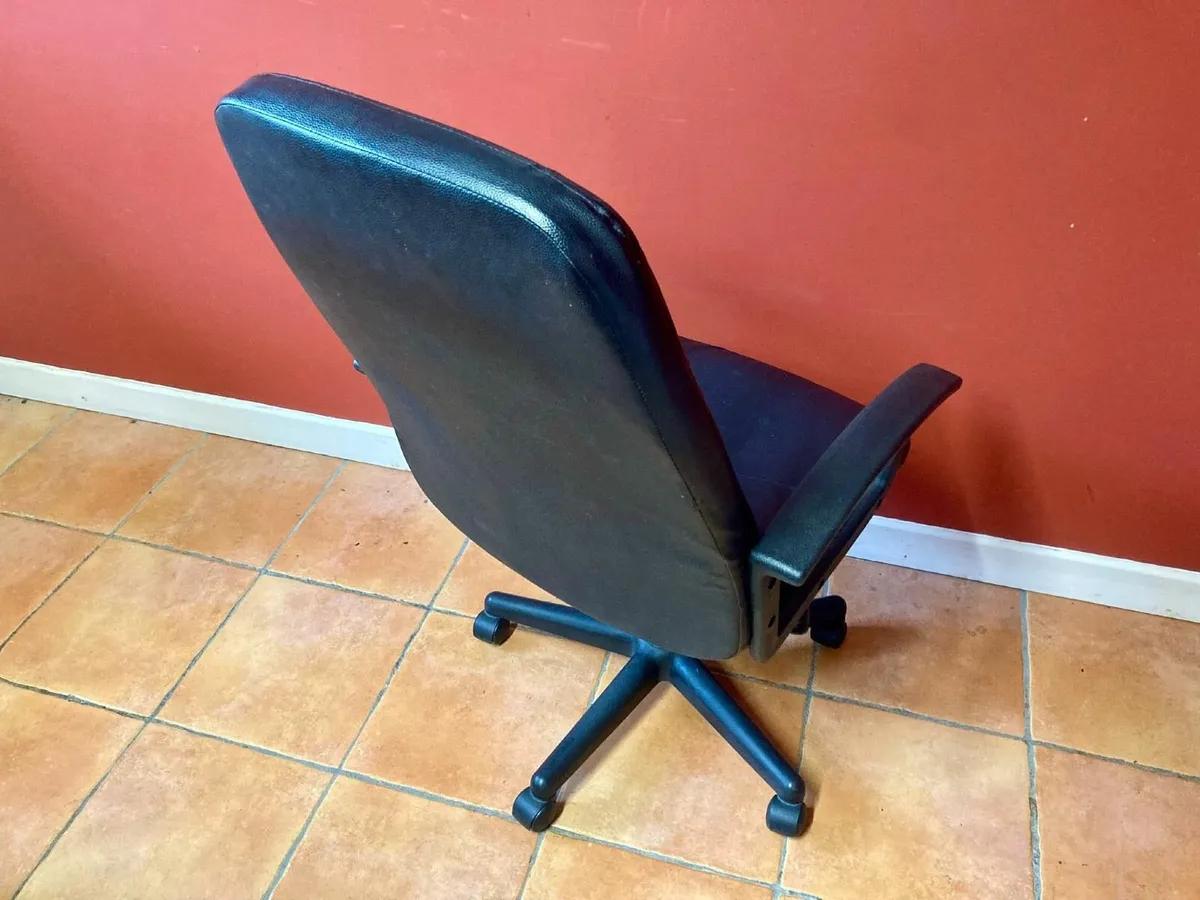 Black Office Chair – Comfy & Adjustable - Image 4