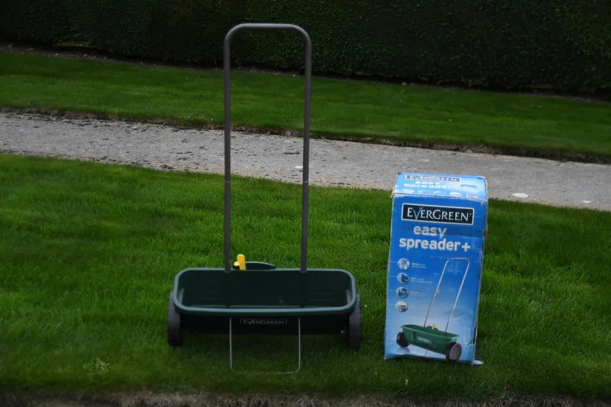lawn fertalizer spreader - Image 1