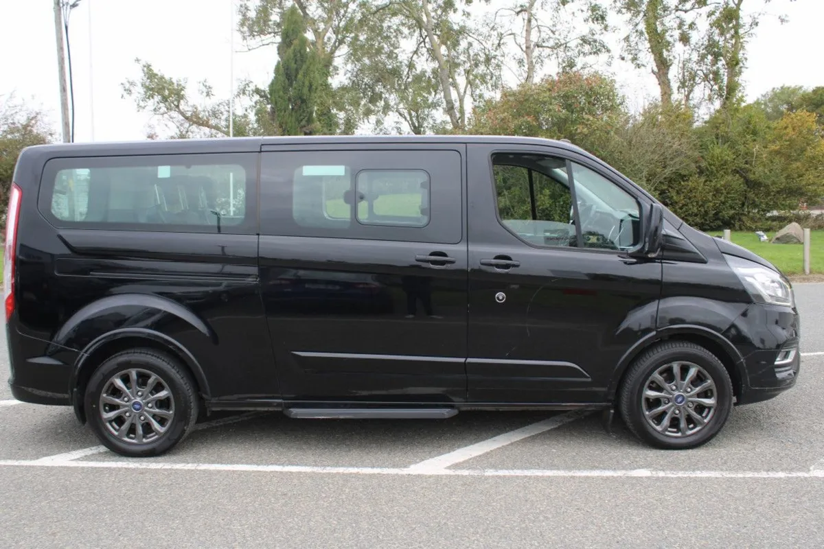Ford Tourneo Bus 310L LTD 2.0 TDI - Image 4
