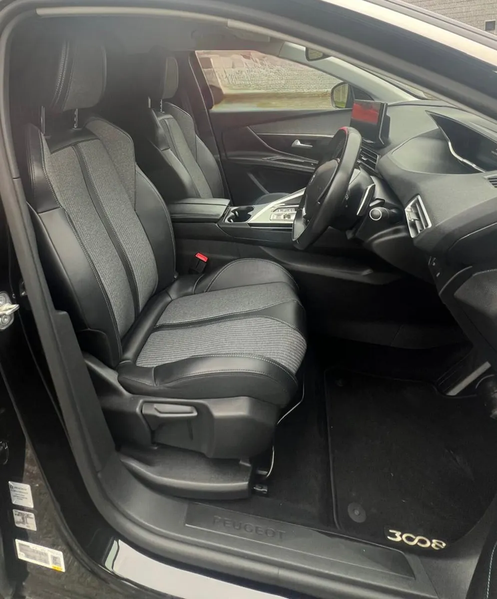 2022 Peugeot 3008 Allure Commercial - Image 2