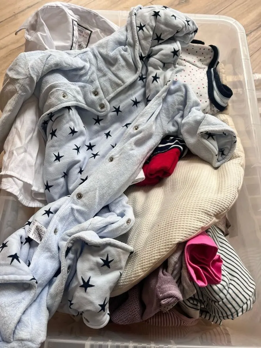 2boxes of assorted baby clothes lovely condition 0-9mths - Image 2