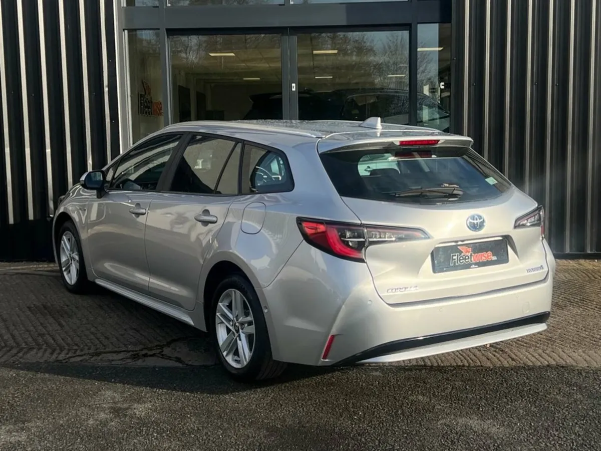 1.8 VVT-h GPF Icon Tech Touring Sports 5dr Petrol - Image 3