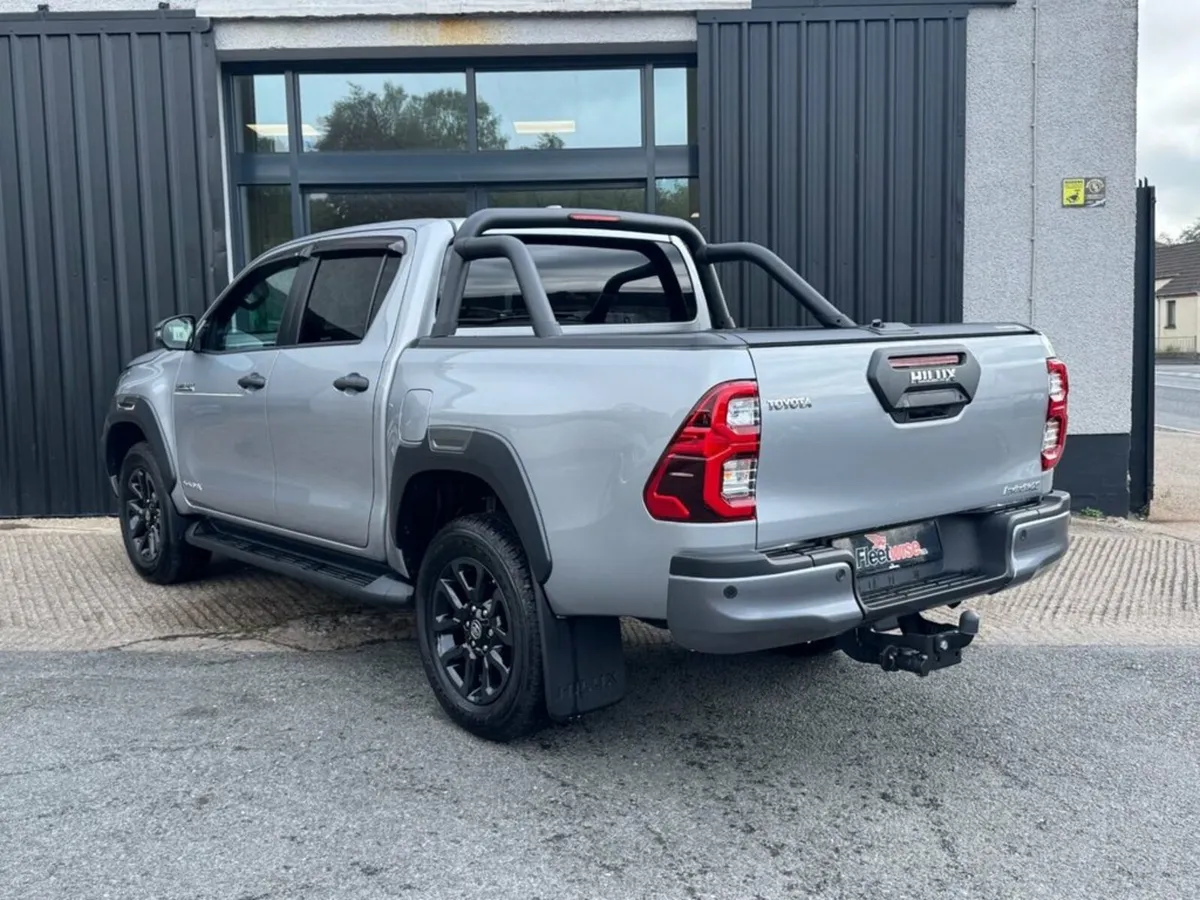 2.8 D-4D-h Invincible X Pickup 4dr Diesel Hybrid A - Image 4