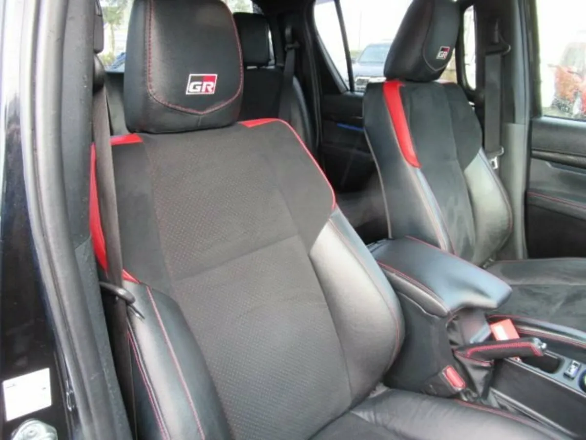 2.8 D-4D GR SPORT Pickup Double Cab 4dr Diesel Aut - Image 4