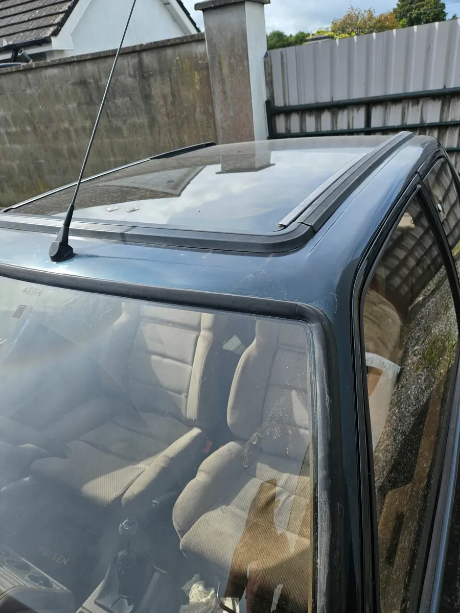 Peugeot  205 stdt uk reg - Image 1