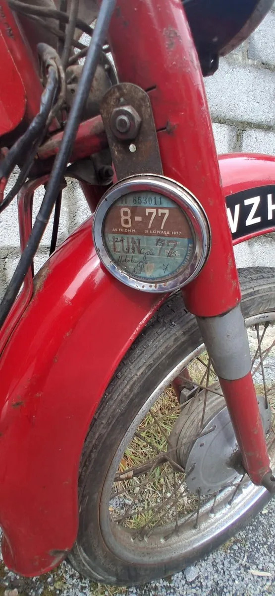 Vintage motorcycle - Image 4