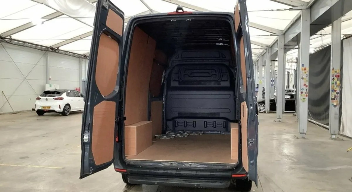 2.0 315 CDI Premium Panel Van 5dr Diesel Manual FW - Image 4