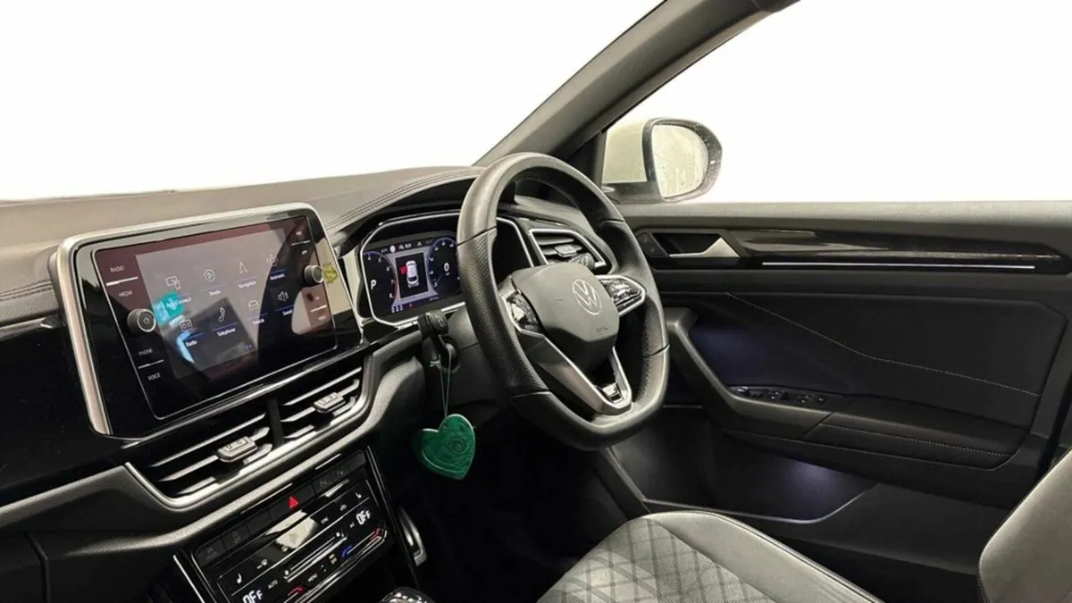 1.5 TSI R-Line SUV 5dr Petrol DSG Euro 6 (s/s) (15 - Image 4