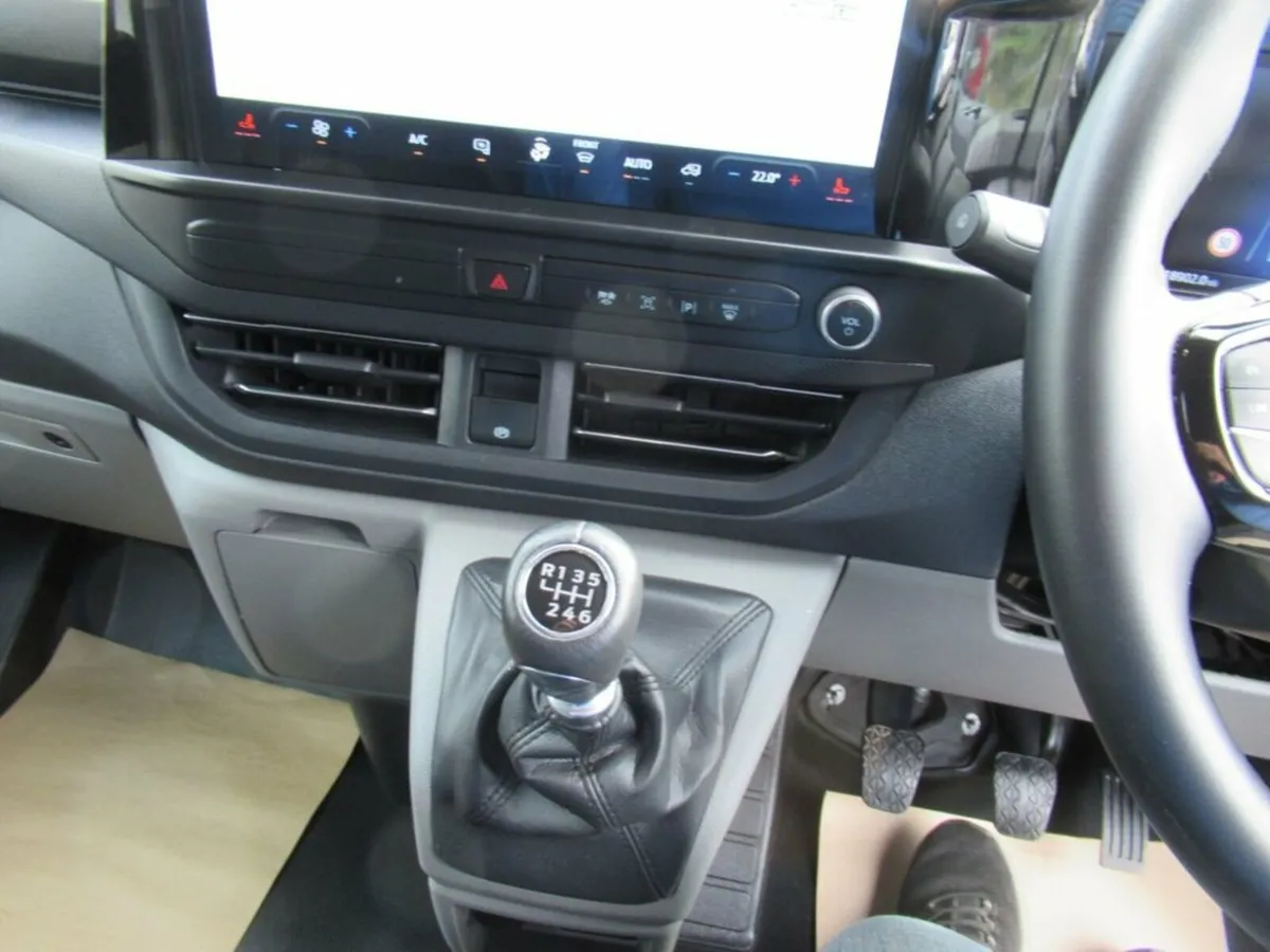 2.0 300 EcoBlue Limited LWB Van 5dr Diesel Manual - Image 4