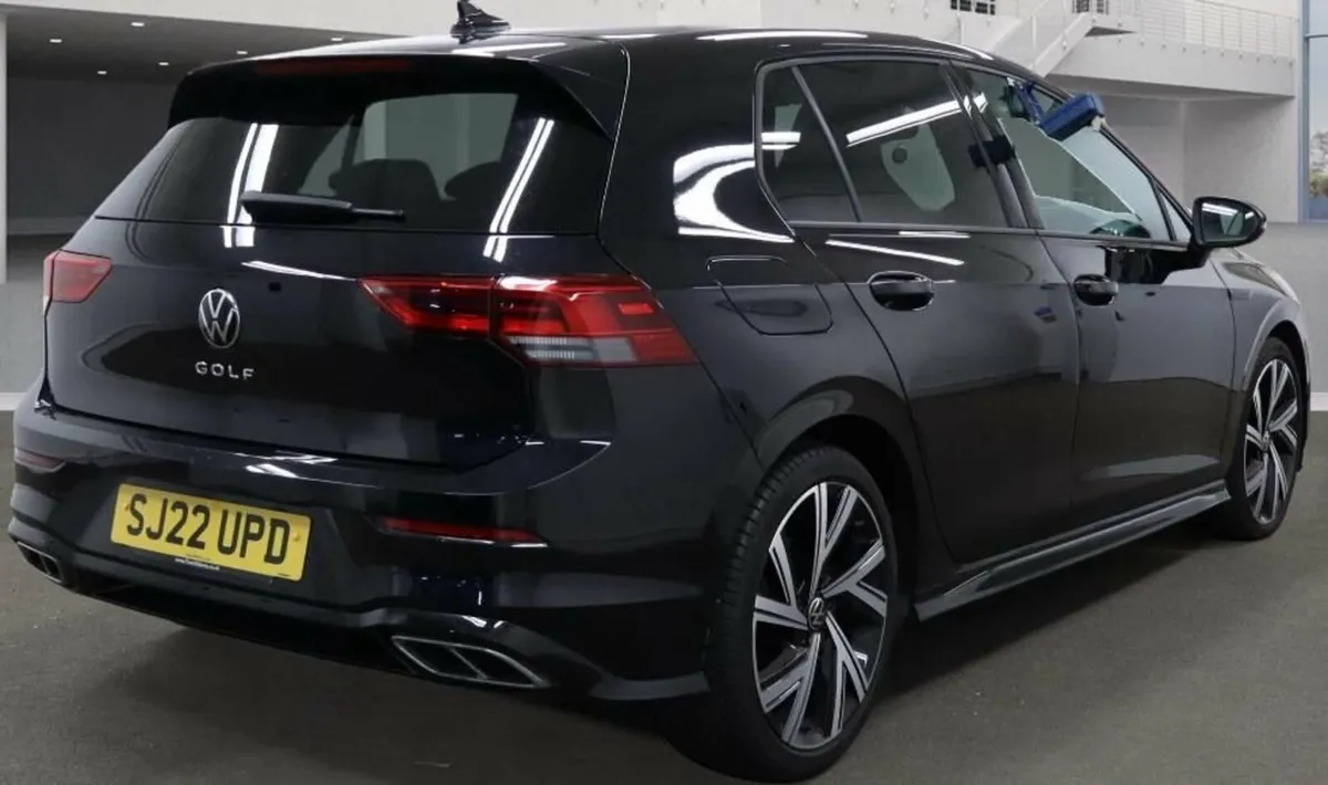 2.0 TDI R-Line Hatchback 5dr Diesel DSG Euro 6 (s/ - Image 4