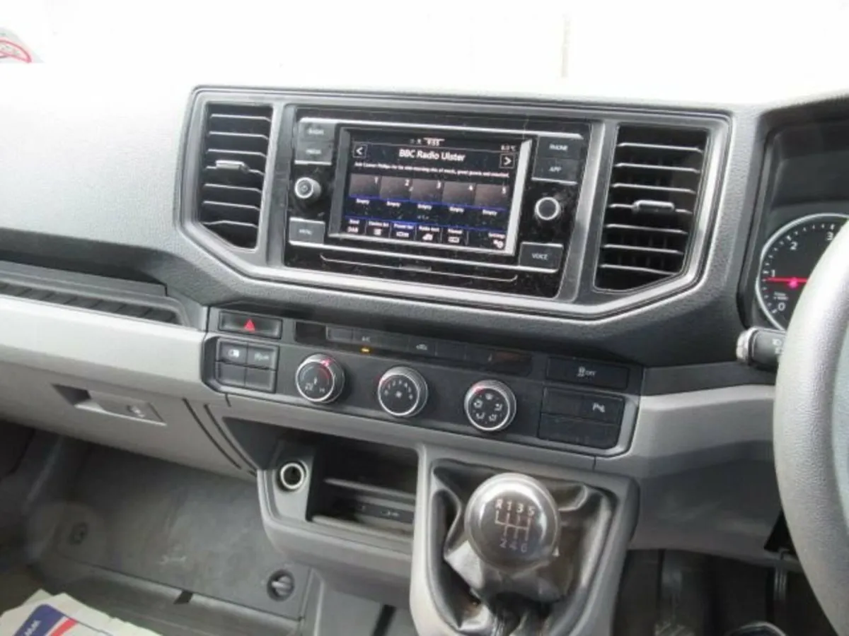 2.0 CR35 TDI M H/R P/V TRENDLINE 138 BHP - Image 4