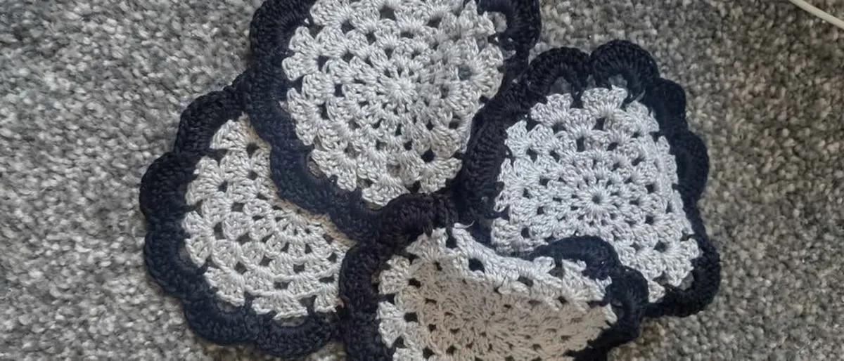 Set of handmade mats - Image 2