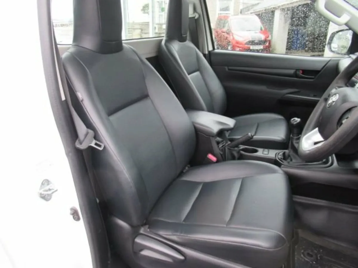 2.4 D-4D Active Single Cab Pickup 2dr Diesel Manua - Image 3