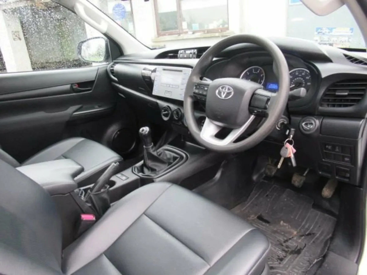 2.4 D-4D Active Single Cab Pickup 2dr Diesel Manua - Image 4