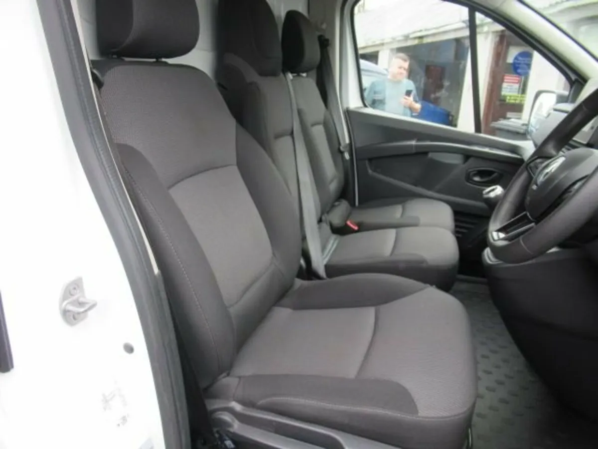 2.0 dCi Blue LL30 Business+ Panel Van 5dr Diesel M - Image 3